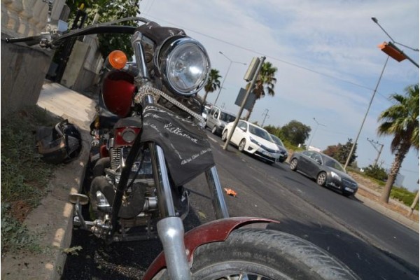 HAFRİYAT KAMYONU İLE MOTOSİKLET ÇARPIŞTI: 1 YARALI