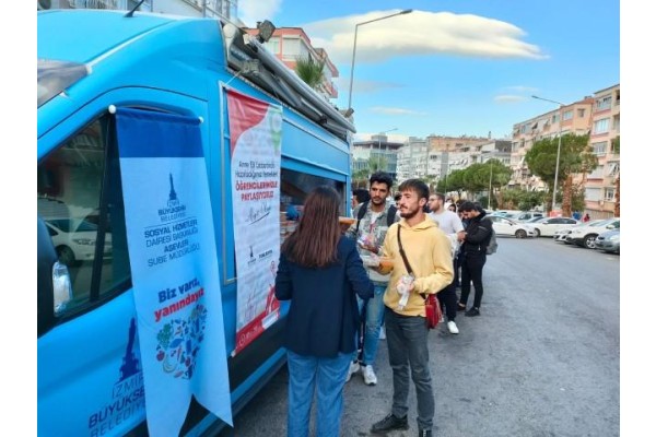 Üniversiteliye sıcak yemek