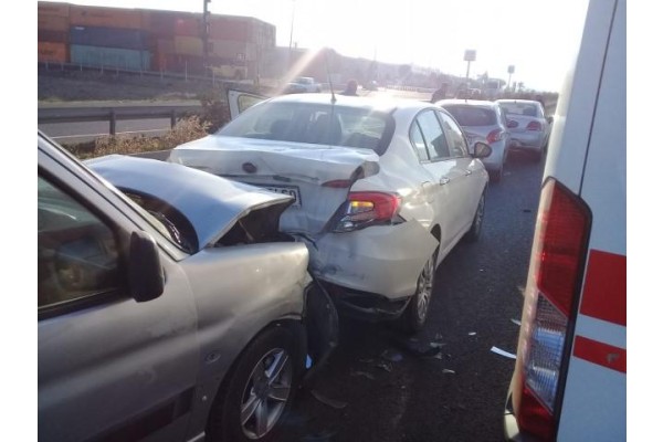 İKİ AYRI KAZADA 4 KİŞİ YARALANDI