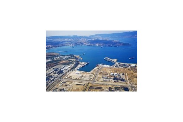 2010 yılında 4558 gemiyi ağırladı