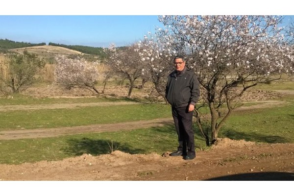 10 GÜN ÖNCE KARLA, 10 GÜN SONRA ÇİÇEKLERLE FOTOĞRAF...