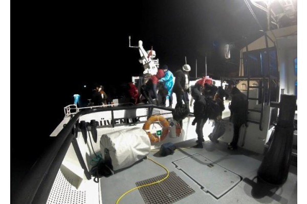 19 GÖÇMEN KURTARILDI