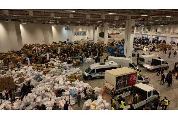 Deprem bölgesine destek çığ gibi büyüyor