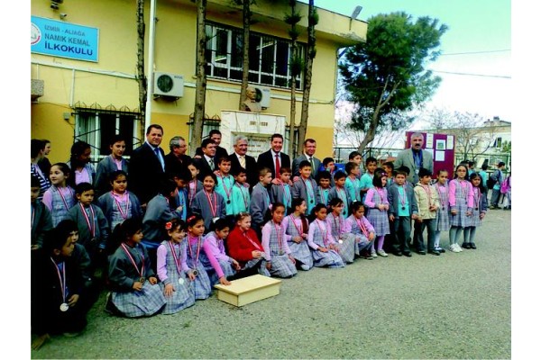 MİNİK ATLETİZMCİLER  ÖDÜLLERİNİ ALDILAR