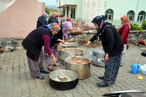 KALABAK’TA YÖRÜK GELENEKLERİ YAŞATILDI