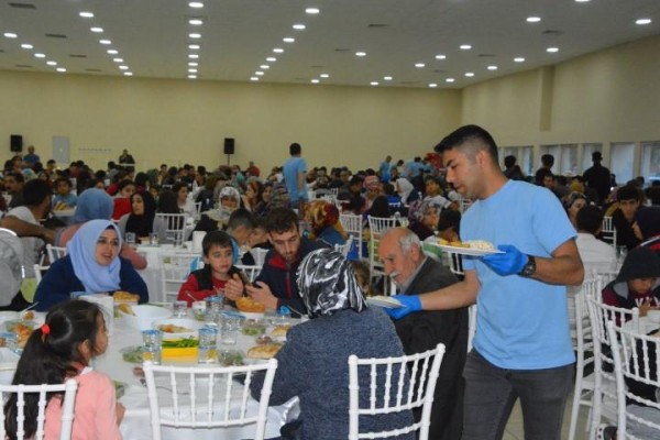 İLK İFTARA YOĞUN İLGİ