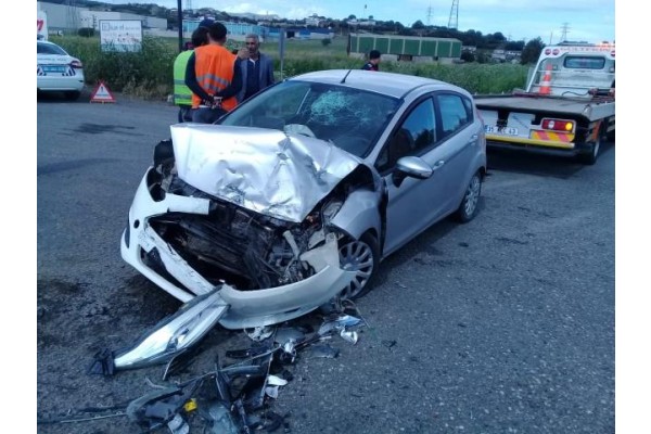 TIR İLE OTOMOBİL ÇARPIŞTI: 1 YARALI