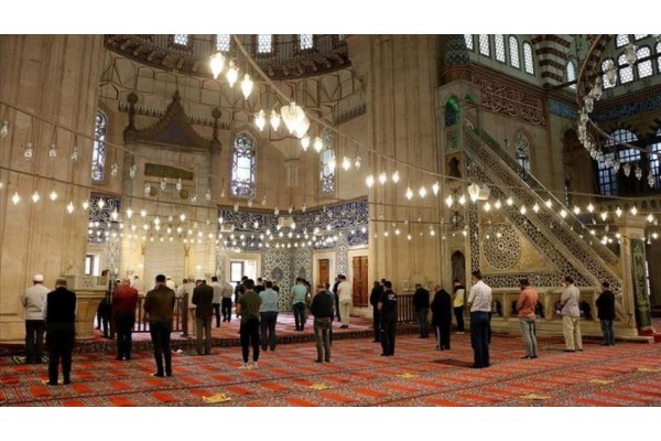 DİYANETTEN BAYRAM NAMAZINA İZİN ÇIKTI