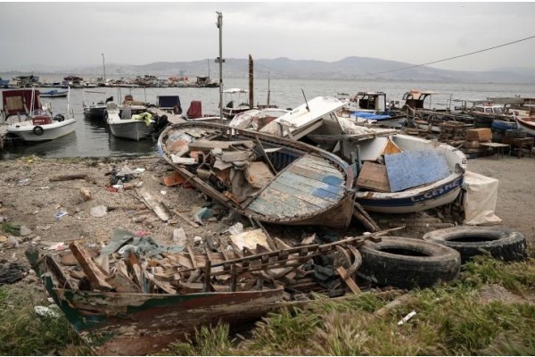 Barınaklardaki atıl tekneler toplatılıyor