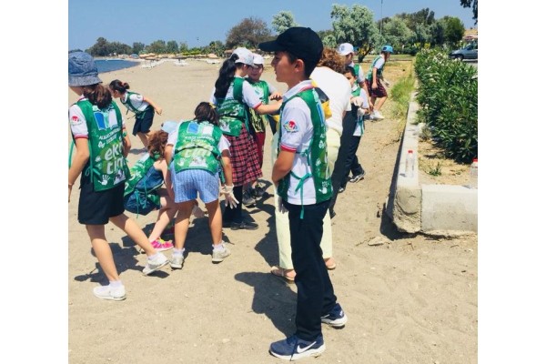 ÖĞRENCİLER ÇEVRE TEMİZLİĞİ YAPTI