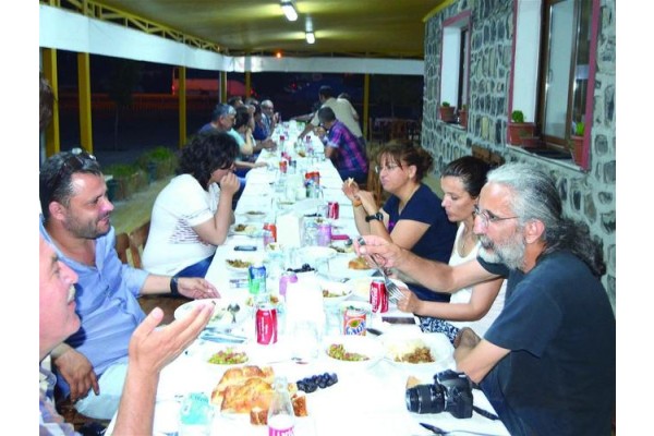 İŞADAMI ŞİMŞEK’TEN İFTAR YEMEĞİ