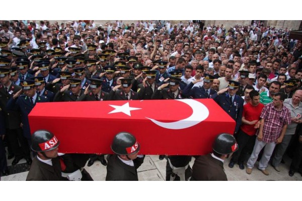 TERÖRE LANET YAĞDI