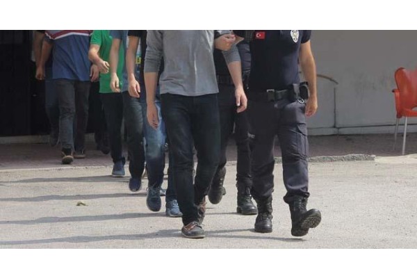 İZMİR'DE DEAŞ OPERASYONU: 9 KİŞİ YAKALANDI