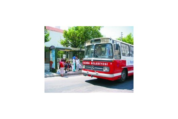 ALİAĞA, “BELEDİYE OTOBÜSLERİNİ” GERİ İSTİYOR