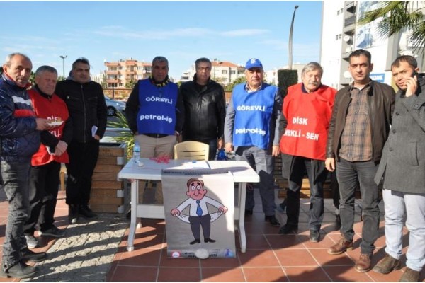 ASGARİ ÜCRET ZAMMI İÇİN İMZA MASASI KURULDU