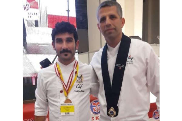 ULUSLARARASI YARIŞMANIN BİRİNCİSİ VOLKAN ATAÇ