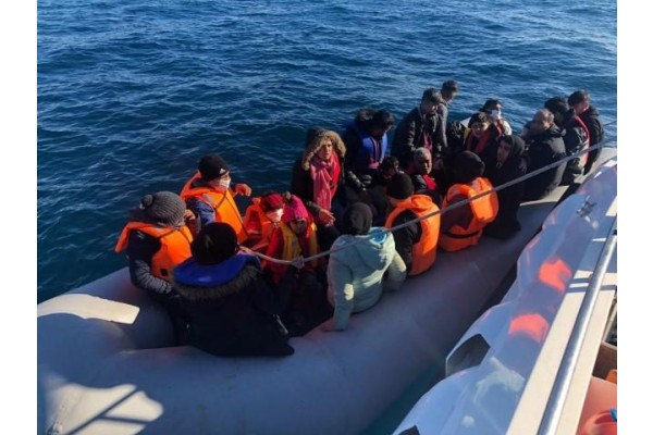 80 DÜZENSİZ GÖÇMEN KURTARILDI