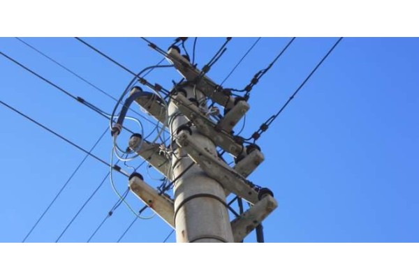 ALİĞA’DA ELEKTRİK DİREKLERİ YER ALTINA ALINIYOR