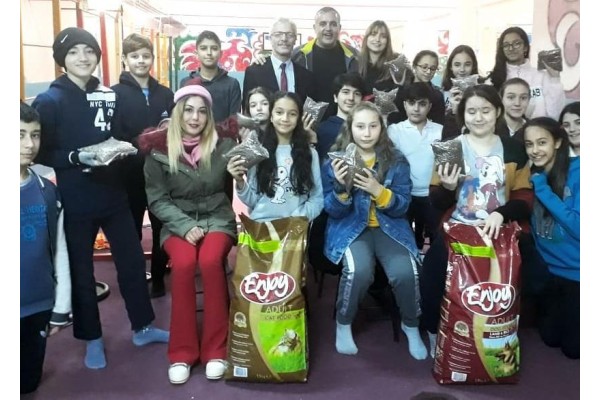 SOKAK HAYVANLARINA MAMA DESTEĞİ