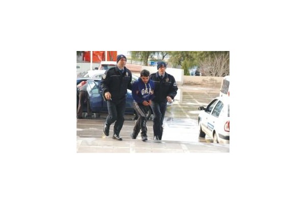 ALİAĞA'DA 4 KİŞİ  HIRSIZLIKTAN YAKALANDI