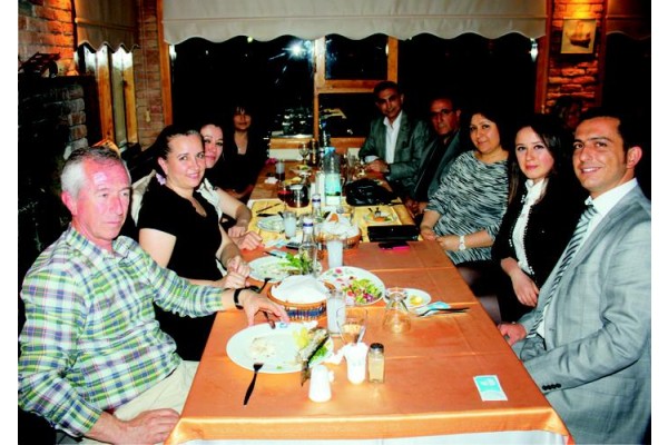 BERGAMALILAR YEMEKTE BULUŞTU