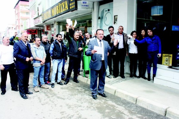 ALİAĞA ESNAFI İSYANDA