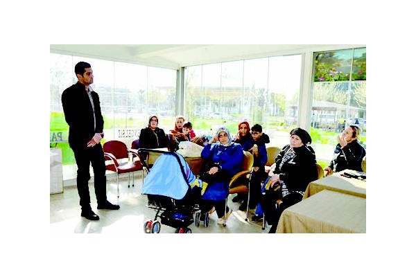 ENGELLİ ÖĞRENCİ VELİLERİ SESLERİNİ DUYURMAYA ÇALIŞTI