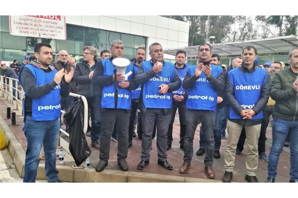 TÜPRAŞ İŞÇİSİ EYLEMLERİNE DEVAM EDİYOR
