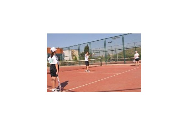 Aliağaspor’dan tenis kursu