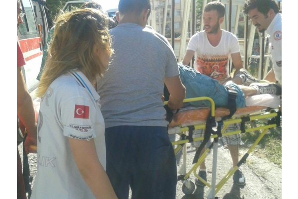 İŞÇİNİN ÜZERİNE CAM DÜŞTÜ