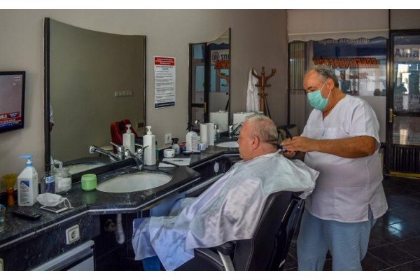 “GÖNÜL RAHATLIĞIYLA BERBER VE KUAFÖRE GİDEBİLİRLER”