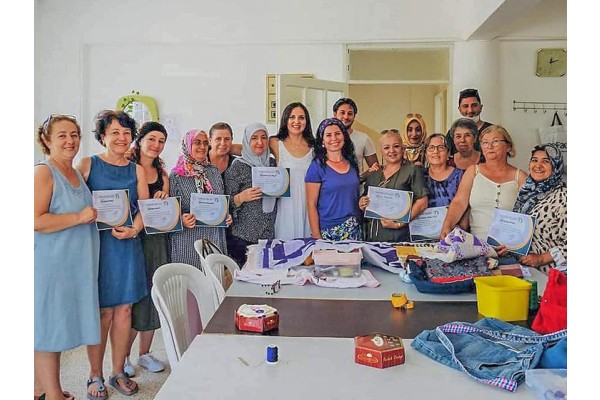 MASKE DİKEN KURSİYERLERE TEŞEKKÜR BELGESİ