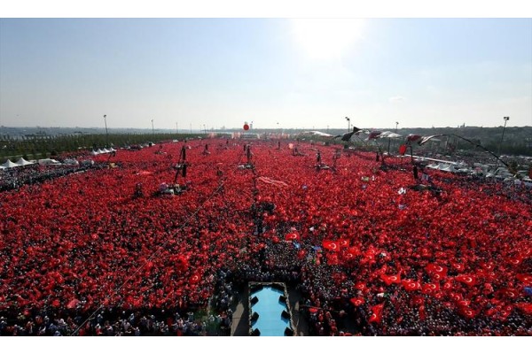 YENİKAPI’DA TARİHİ MİTİNG