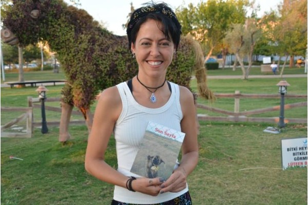 SOKAK HAYVANLARININ BAKIMI İÇİN KİTAP YAZDI