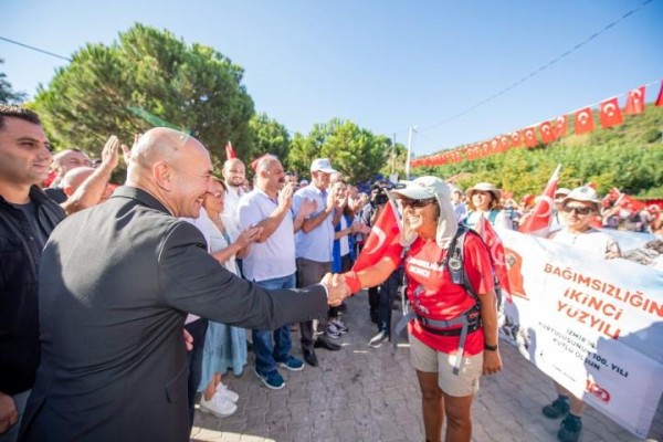 Zafer yolu kafilesi 100 yıl önceki gibi Kemalpaşa’da
