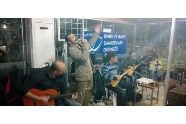 EMEK VE BARIŞ SANATÇILARI ENGEL TANIMIYOR