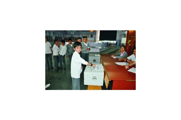 GAZİ ORTAOKULU BAŞKANINI SEÇTİ