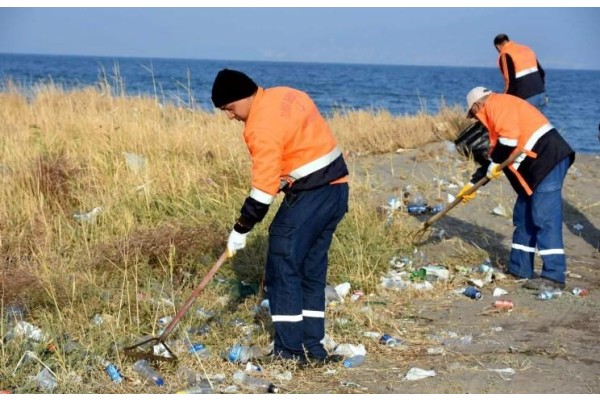 ARKA PLAJLAR TEMİZLENDİ