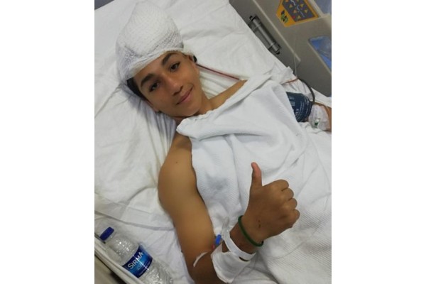 KÖPEKLERDEN KAÇARKEN DÜŞÜP AĞIR YARALANDI