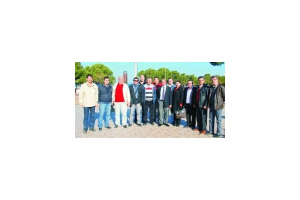 AKP İlçe Teşkilatı  Gazeticileri unutmadı