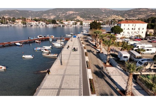 Foça sahil şeridi yenilendi