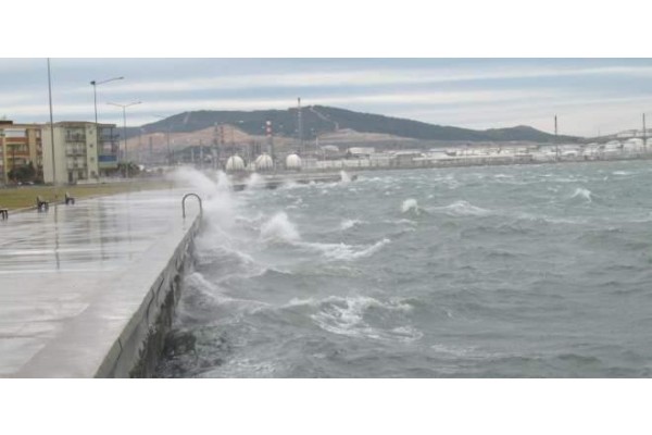 EGE'DE FIRTINA ALARMI!