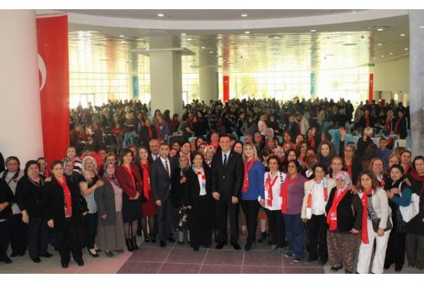 EROĞLU’NA ANNESİ VE EŞİ DESTEK OLDU