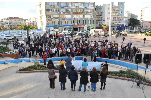 8 MART’TA ALİAĞA’DA KADINLAR ALANLARDAYDI