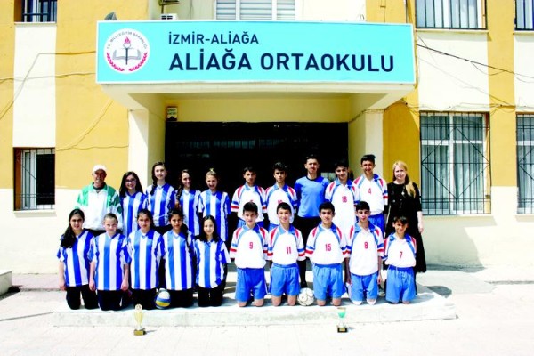 ALİAĞA ORTAOKULU'NDAN ÇİFTE BAŞARI