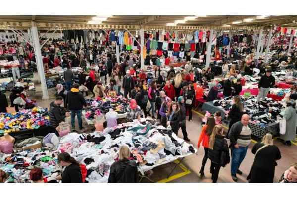 Sosyete pazarı ilgi gördü