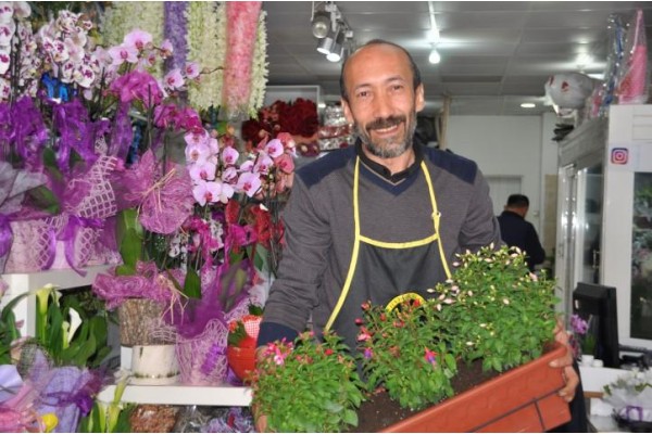 ÇİÇEKÇİLER ANNELER GÜNÜ’NE HAZIR