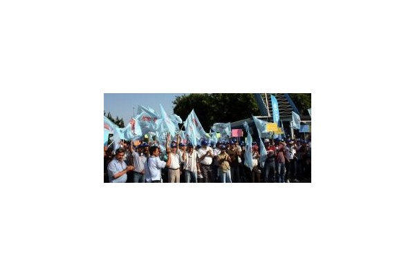 TÜPRAŞ İŞÇİLERİNDEN 3. UYARI EYLEMİ