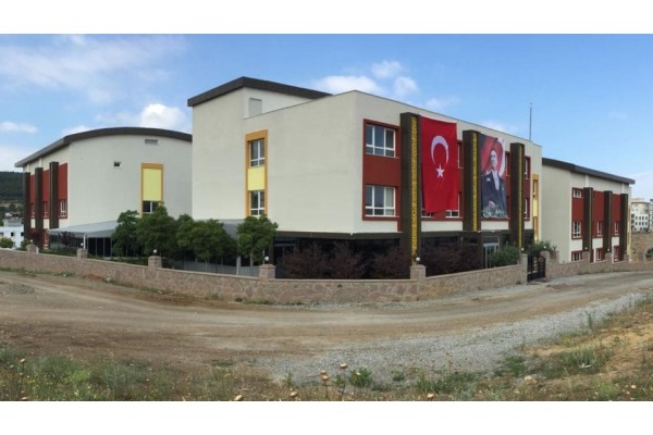 KARAMANLAR BİNAYI GERİ ALDI