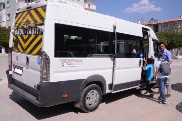 İZMİR’DE OKUL SERVİSLERİNE BÜYÜK ZAM